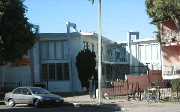 10119 England Ave in Inglewood, CA - Foto de edificio