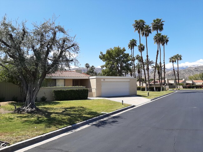 72385 Beverly Way in Rancho Mirage, CA - Building Photo - Building Photo