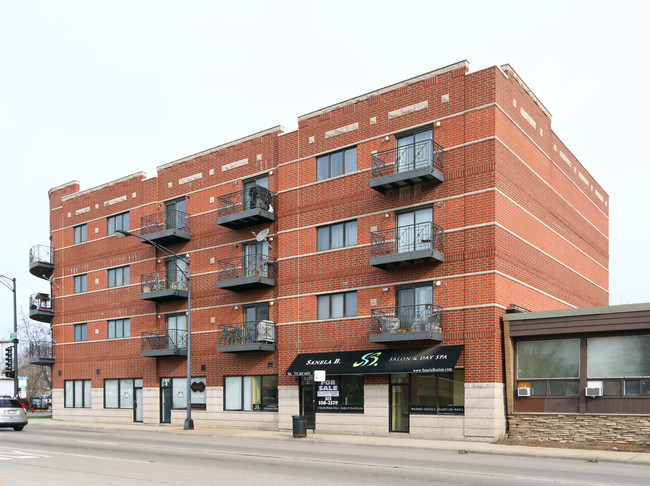 Peterson Park Residences in Chicago, IL - Foto de edificio - Primary Photo