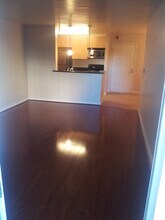 6400 Christie Ave, Unit 3128 in Emeryville, CA - Building Photo - Building Photo