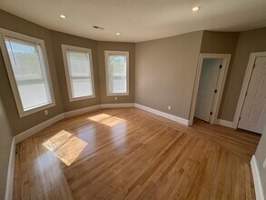 31 Cameron Ave, Unit 3B in Somerville, MA - Building Photo - Building Photo