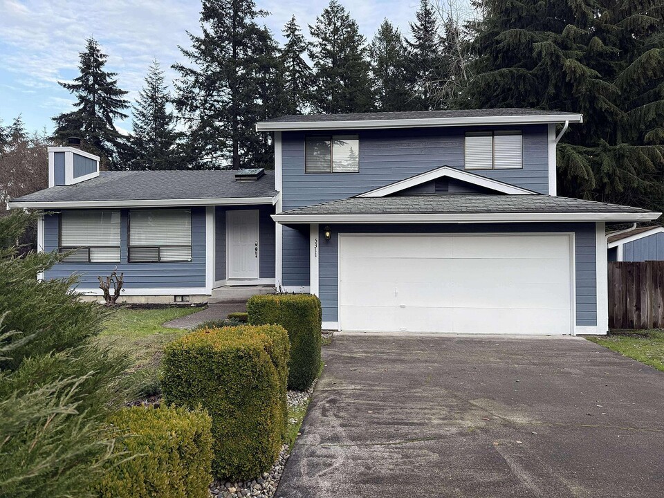 5311 64th Ave W in University Place, WA - Foto de edificio