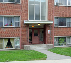 Claremount Court in Hamilton, ON - Building Photo - Building Photo