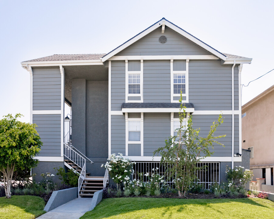 Haskell Terrace in Van Nuys, CA - Building Photo