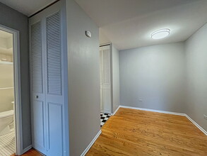 742 W Buena Ave, Unit 308 in Chicago, IL - Building Photo - Building Photo