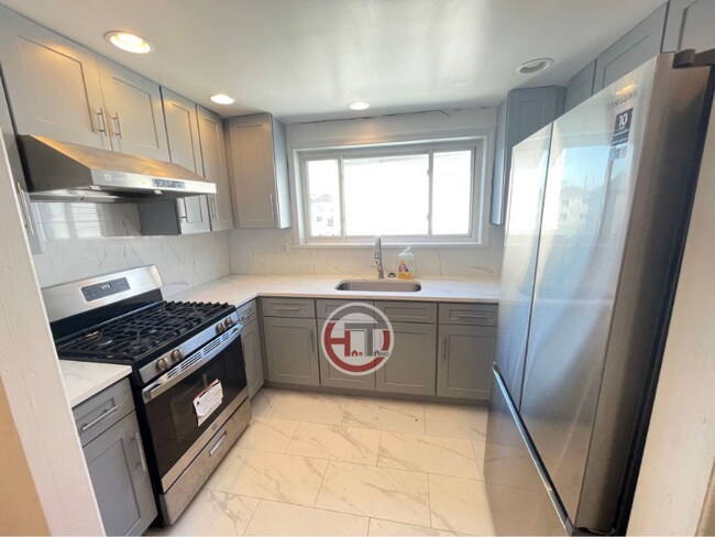3250A Lucerne St, Unit Unit 1 in Bronx, NY - Building Photo - Building Photo
