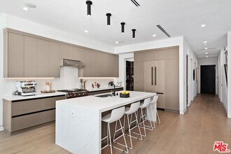 714 N La Jolla Ave in Los Angeles, CA - Building Photo - Building Photo
