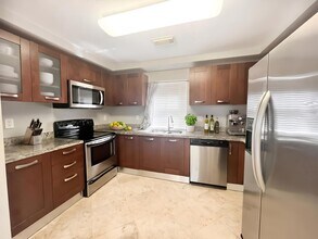1045 SW 9th Ave in Miami, FL - Building Photo - Building Photo