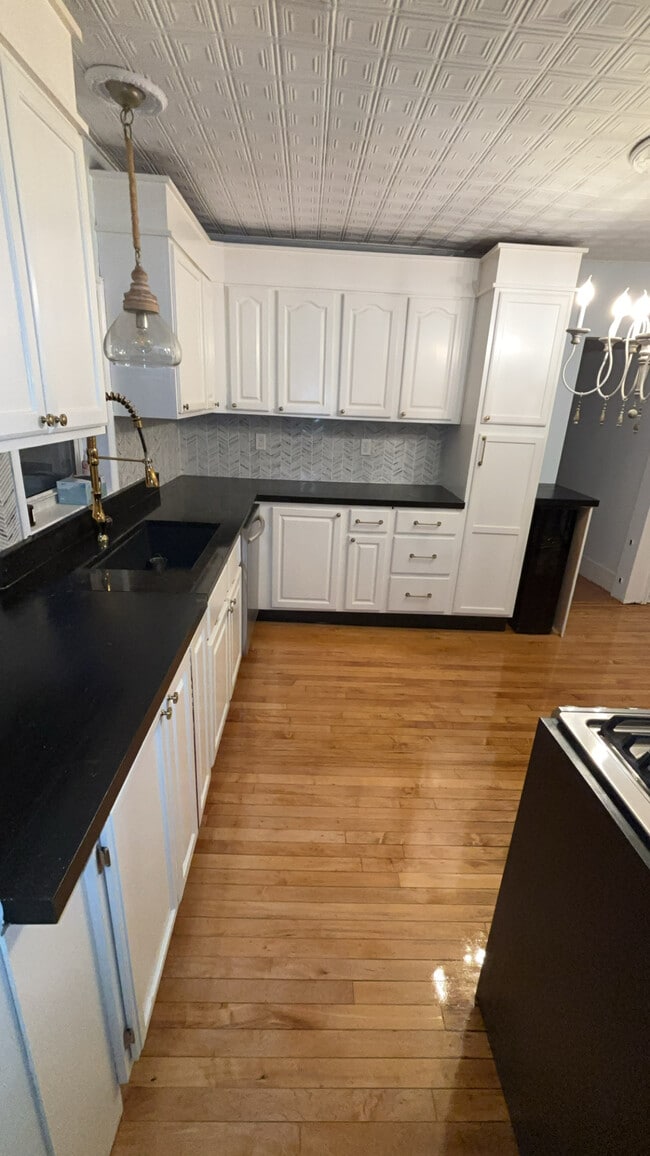 3 Autumn St, Unit 2nd floor in Haverhill, MA - Building Photo - Building Photo