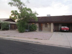 860 E Hampton Ave in Mesa, AZ - Foto de edificio - Building Photo