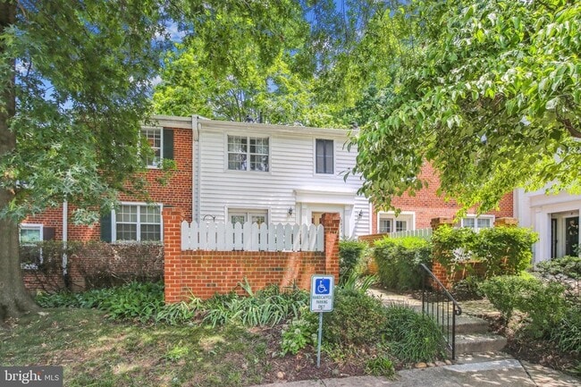 2623 S Walter Reed Dr, Unit B in Arlington, VA - Building Photo - Building Photo