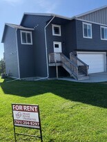 1107 25th St W in Dickinson, ND - Building Photo