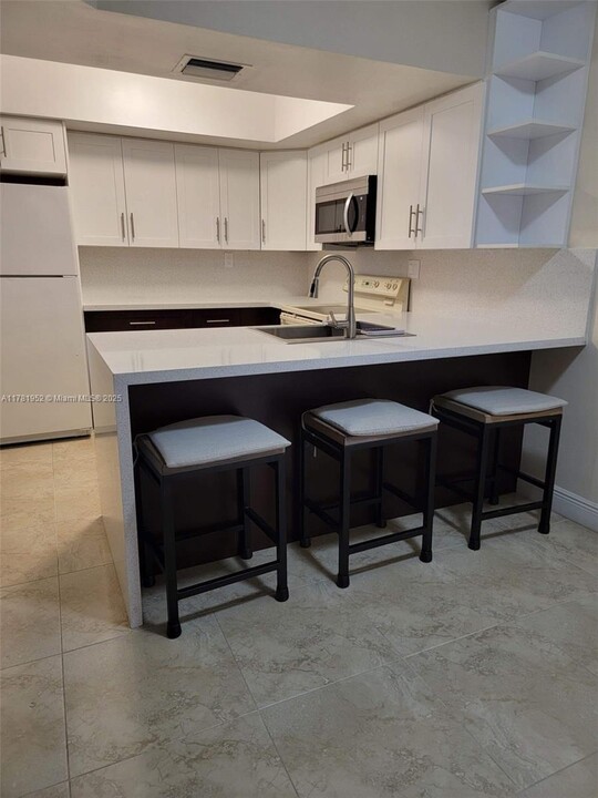 10877 NW 7th St, Unit 23-35 in Miami, FL - Foto de edificio
