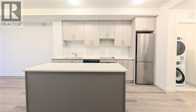 461 Green Rd in Hamilton, ON - Building Photo - Building Photo