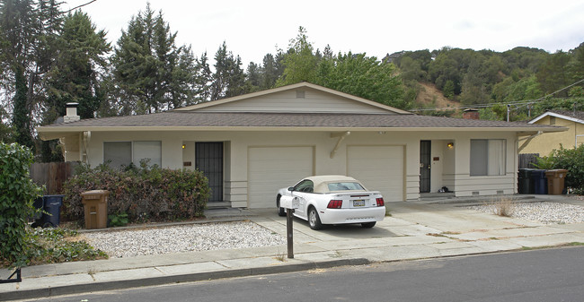 144 Gilbert Ct in Martinez, CA - Building Photo - Building Photo