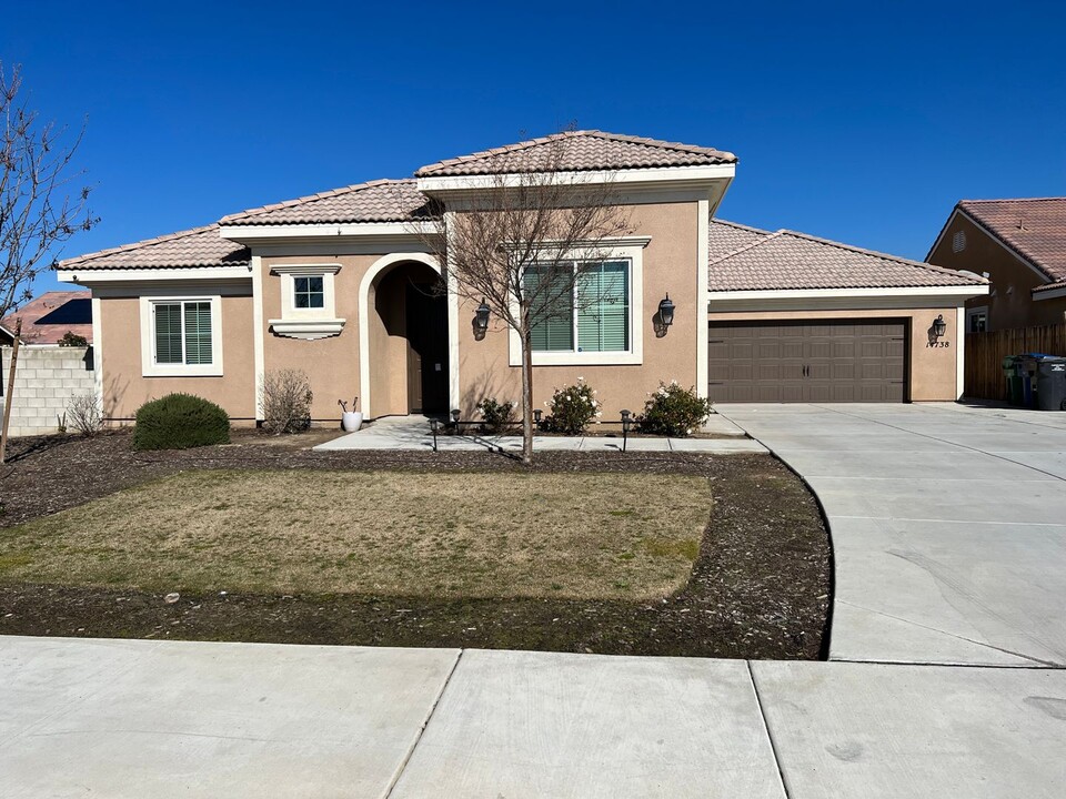 14738 Citrus Tree Ct in Bakersfield, CA - Building Photo