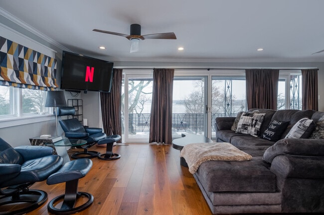 10 N Pistakee Lake Rd in Fox Lake, IL - Building Photo - Building Photo