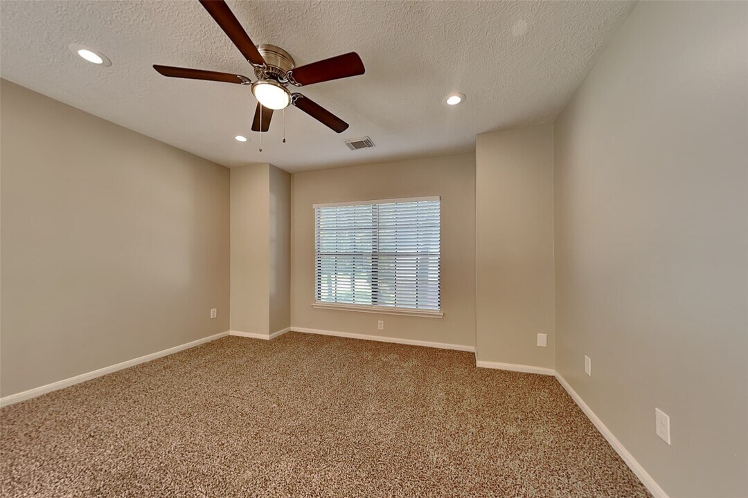 6 E Summer Storm Cir in Spring, TX - Building Photo