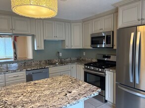 127 Two Rod Hwy in Wethersfield, CT - Building Photo - Building Photo