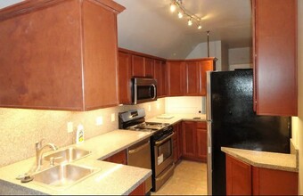 2326 Ashland Ave, Unit 3 in Cincinnati, OH - Building Photo - Building Photo