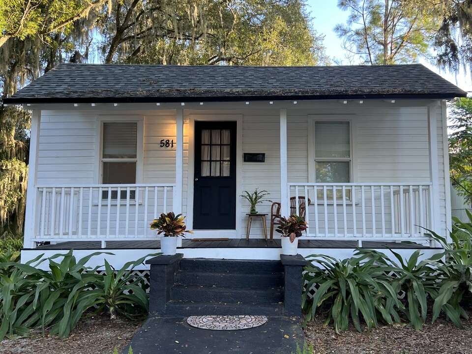 581 Live Oak St in St. Augustine, FL - Foto de edificio