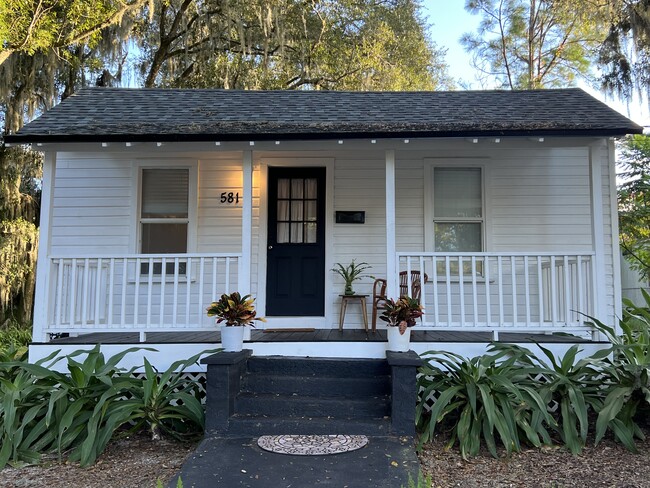 property at 581 Live Oak St