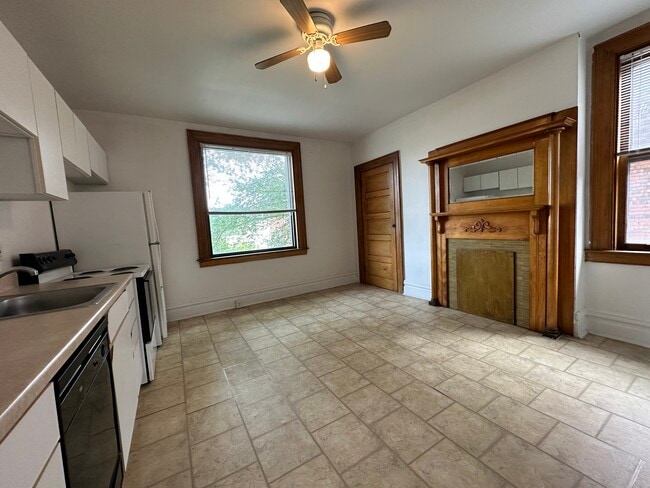 4821 Centre Ave, Unit 2 in Pittsburgh, PA - Building Photo - Building Photo