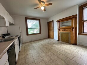 4821 Centre Ave, Unit 2 in Pittsburgh, PA - Foto de edificio - Building Photo