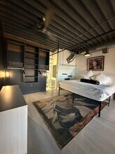 3457 Ringsby Ct, Unit 325 in Denver, CO - Foto de edificio - Building Photo