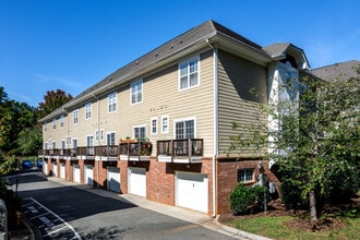 Elizabeth Court Condos in Charlotte, NC - Building Photo - Building Photo