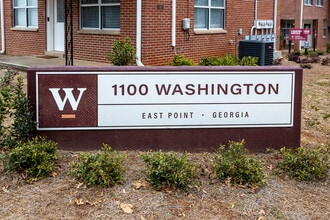 1100 Washington Circle in East Point, GA - Building Photo - Building Photo