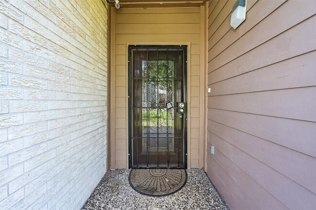 11280 Braes Forest Dr, Unit 406 in Houston, TX - Building Photo - Building Photo