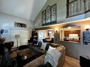 901 Little Falls Ct in Elk Grove Village, IL - Building Photo - Building Photo