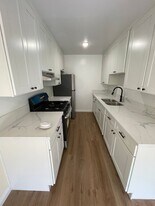 940 N Sierra Bonita Ave in Los Angeles, CA - Building Photo