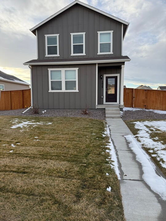 3029 Oxley St in Strasburg, CO - Building Photo