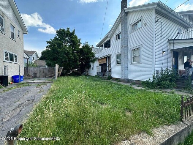 301 N Bromley Ave in Scranton, PA - Building Photo - Building Photo