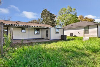 1830 Reese St in Liberty, TX - Building Photo - Building Photo