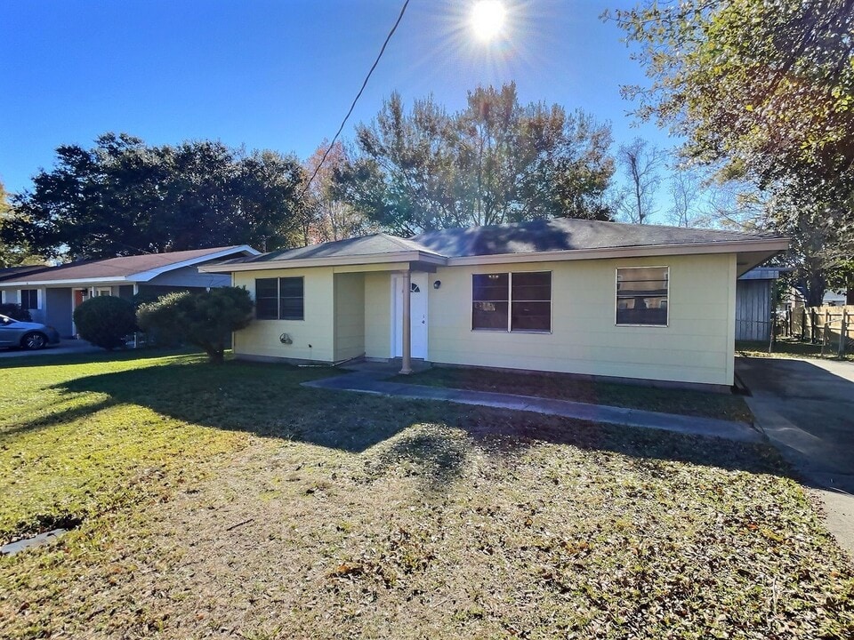 112 Woodland Cir in Ocean Springs, MS - Building Photo