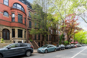 236 Berkeley Pl in Brooklyn, NY - Foto de edificio - Building Photo