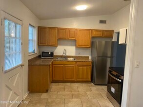 815 La Marche Dr in Jacksonville, FL - Foto de edificio - Building Photo