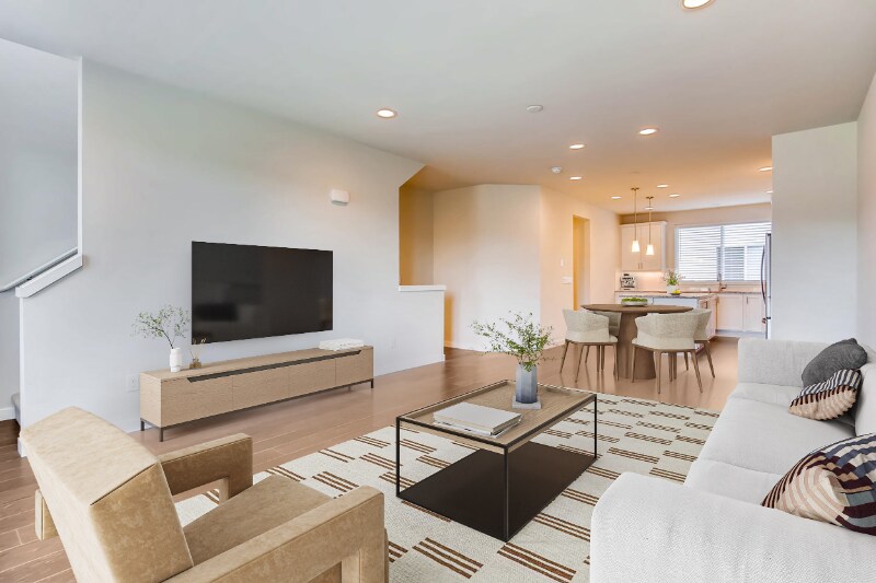14683 35th Ct NE in Lake Forest Park, WA - Building Photo