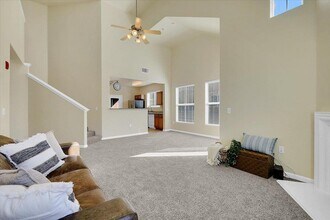 5350 Dunlay Dr, Unit 817 in Sacramento, CA - Building Photo - Building Photo