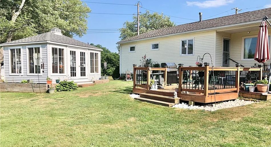 15 Andrus St in Silver Creek, NY - Building Photo