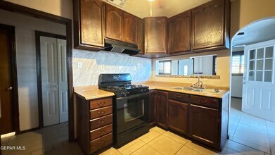 995 Gloria St in El Paso, TX - Building Photo - Building Photo