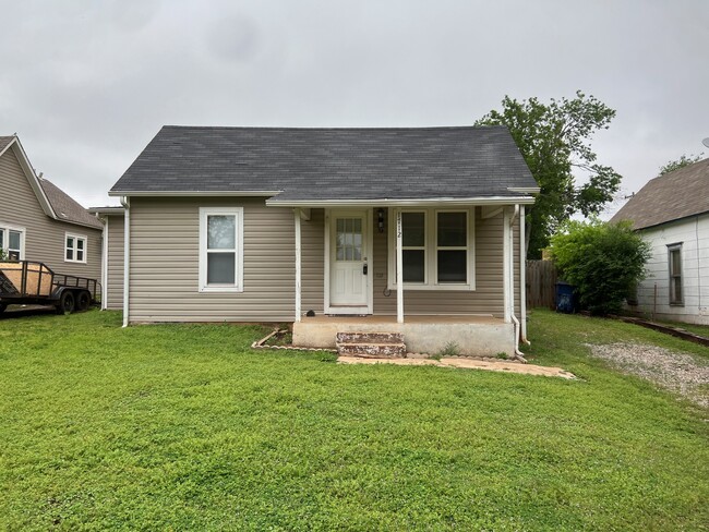 property at 1712 W Logan Ave
