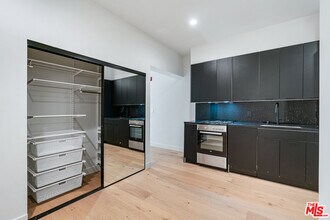 12320 Montana Ave in Los Angeles, CA - Building Photo - Building Photo