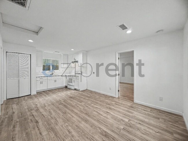 property at 872 W 18th St