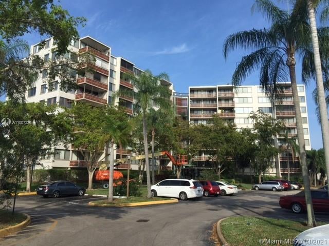 property at 4222 Inverrary Blvd
