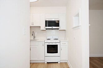 2114 Ivy Rd in Charlottesville, VA - Building Photo - Building Photo