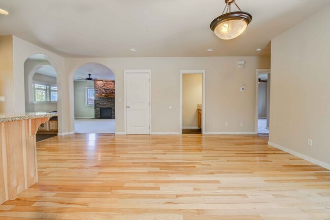 63394 Tristar Drive in Bend, OR - Foto de edificio - Building Photo